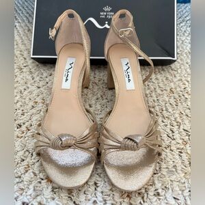 NWT - Nina Gold Block Heeled Sandals  - size 6